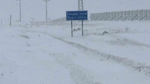 Ardahan&rsquo;da 60 k&ouml;y yolu ulaşıma kapandı
