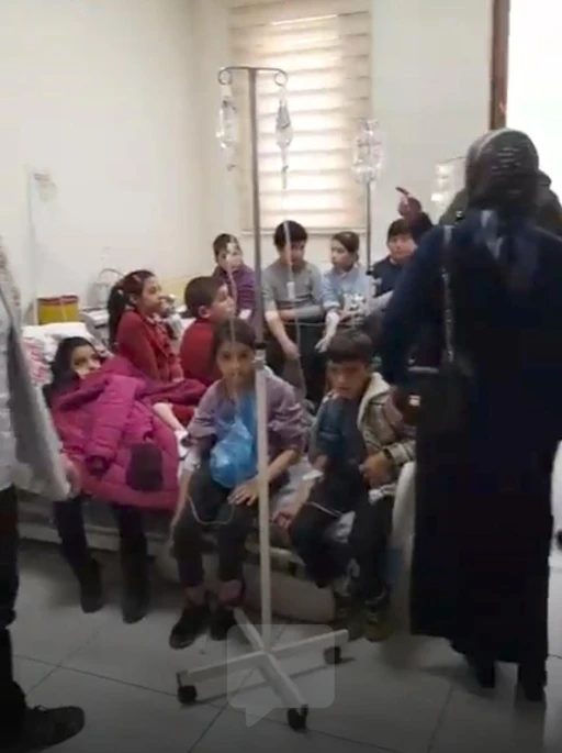 Ardahan’da 90 öğrenci zehirlenme şüphesiyle hastanelik oldu
