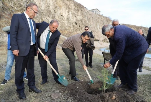 Ardahan’da ağaç dikme etkinliği düzenlendi
