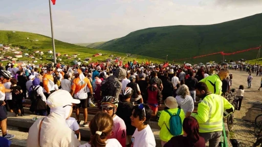 Ardahan&rsquo;da Ata&rsquo;nın sil&uuml;etine bulut engeli
