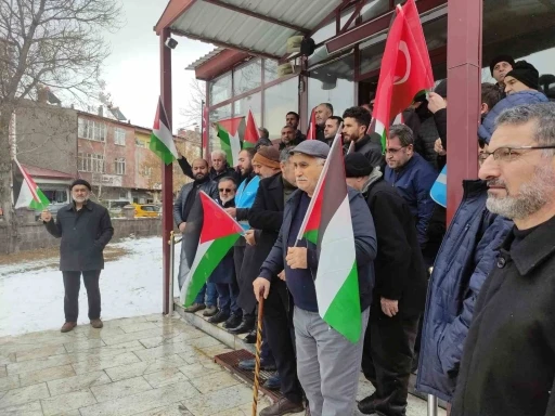 Ardahan&rsquo;da cuma &ccedil;ıkışı Filistin&rsquo;e destek a&ccedil;ıklaması
