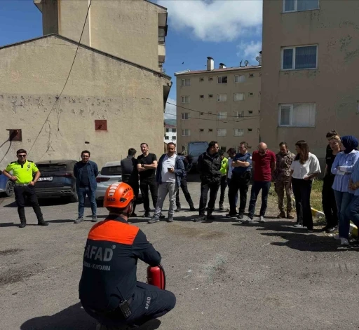 Ardahan&rsquo;da Emniyet personeline &rsquo;afet farkındalık eğitimi&rsquo; verildi
