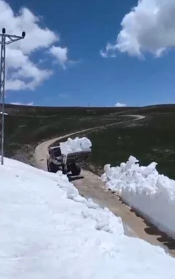 Ardahan&rsquo;da karla m&uuml;cadele

