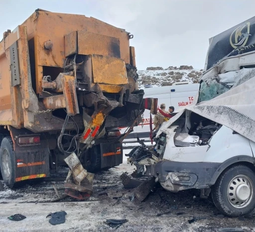 Ardahan’da trafik kazası: 1 ölü, 2 yaralı
