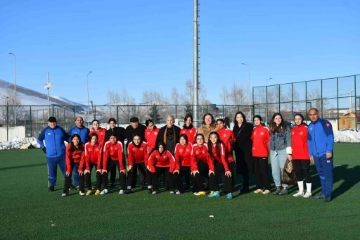 Ardahan Kura Kadın Futbol Takım&rsquo;ının yeni başkanı Song&uuml;l &Ccedil;elik oldu
