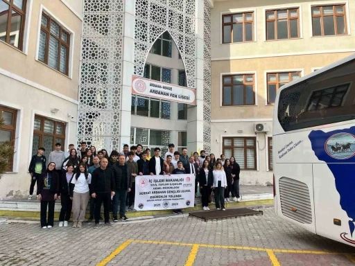 Ardahanlı öğrenciler ulusal egemenlik yolunda Ankara gidiyor

