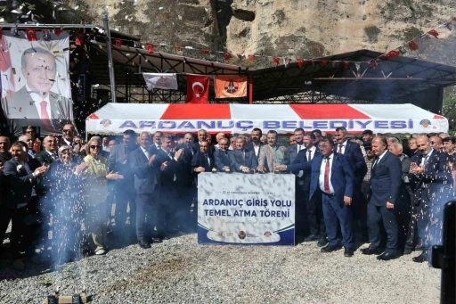 Ardanu&ccedil; il&ccedil;esine 200 milyon liralık giriş yolu projesi
