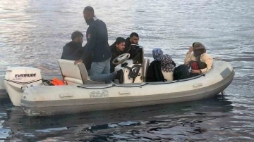 Arızalanan lastik bottaki düzensiz göçmenler kurtarıldı
