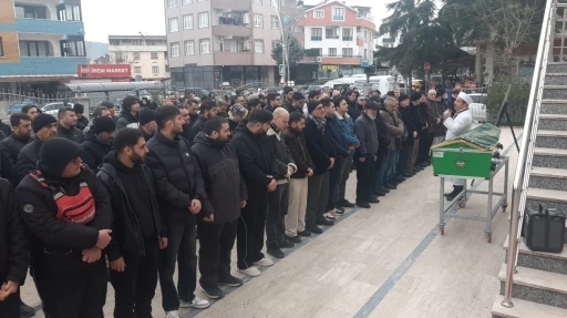 Arkadaşı tarafından bı&ccedil;aklanarak &ouml;ld&uuml;ren gen&ccedil; toprağa verildi
