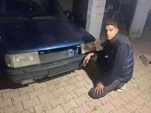 Arkadaşına selam vermek i&ccedil;in bastığı kornadan ses &ccedil;ıkmayınca &ccedil;alındığını fark etti
