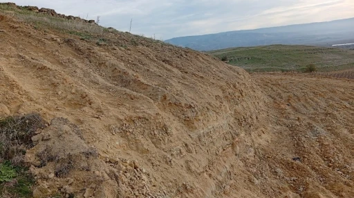 Arkeolojik sit alanında ka&ccedil;ak kazı yaptıkları belirlenen 9 şahıs g&ouml;zaltına alındı
