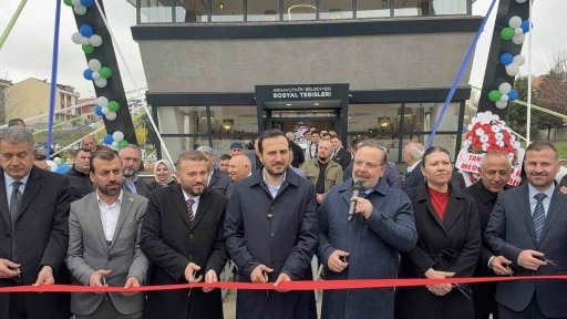 Arnavutk&ouml;y&rsquo;de 3 yeni eser hizmete a&ccedil;ıldı, yaşam merkezinin temeli atıldı
