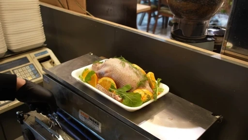 Arnavutk&ouml;y&rsquo;de anne adayı istedi, Başkan Mustafa Candaroğlu kolları sıvadı
