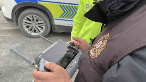 Arnavutk&ouml;y&rsquo;de drone destekli trafik denetimi: Hatalı sollama yapma ve ehliyetsiz ara&ccedil; kullanımına toplamda 96 bin 314 TL ceza

