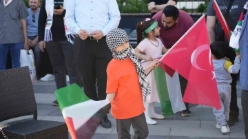 Arnavutköy’de Filistin’e Destek Mitingi’nde çocuklar gözyaşlarına hakim olamadı
