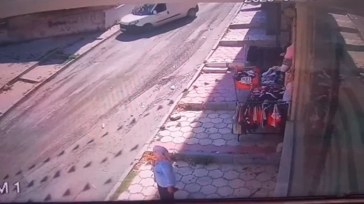 Arnavutköy’de freni boşalan teknik servis aracından personel kendini attı
