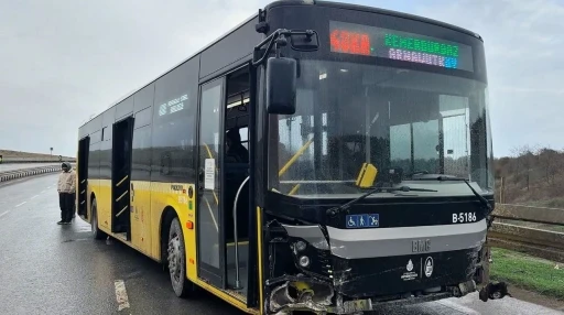 Arnavutk&ouml;y&rsquo;de İETT otob&uuml;s&uuml; kazaya karıştı: 2 yolcu yaralandı

