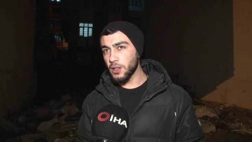 Arnavutk&ouml;y&rsquo;de kamyonet s&uuml;r&uuml;c&uuml;s&uuml; otomobile &ccedil;arpıp ka&ccedil;tı
