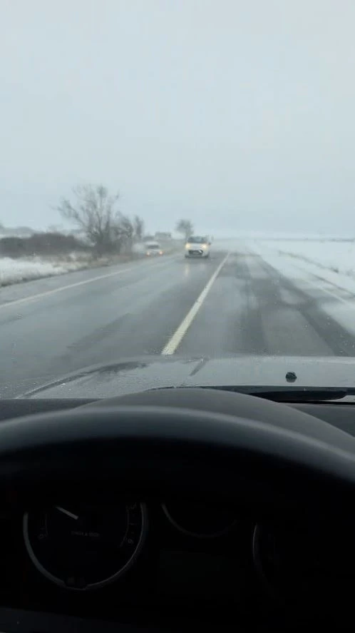 Arnavutk&ouml;y&rsquo;de kontrolden &ccedil;ıkan ara&ccedil; &ccedil;ayırlık alana u&ccedil;tu: Kaza anı kamerada
