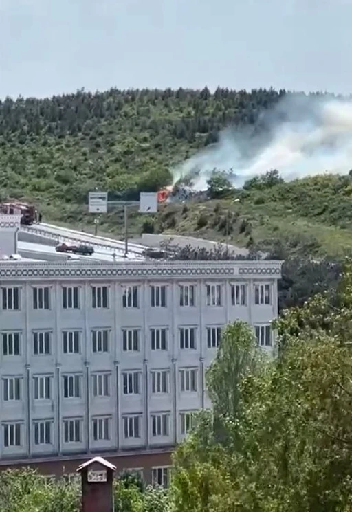 Arnavutköy’de ormanlık alanda yangın
