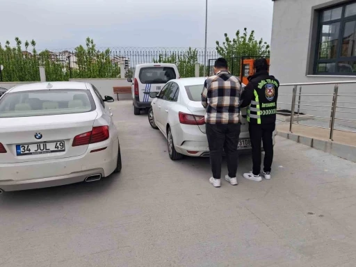 Arnavutk&ouml;y&rsquo;de "makas" atan s&uuml;r&uuml;c&uuml;ye 96 bin TL ceza
