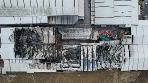Arnavutköy’de yanan fabrika havadan görüntülendi
