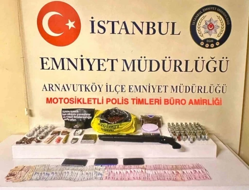 Arnavutköy’de yunus polisleri uyuşturucu ticaretini suçüstü yakaladı
