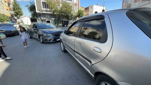 Arnavutköy’de zincirleme kaza: Çocuk iki araç arasında sıkışarak yaralandı
