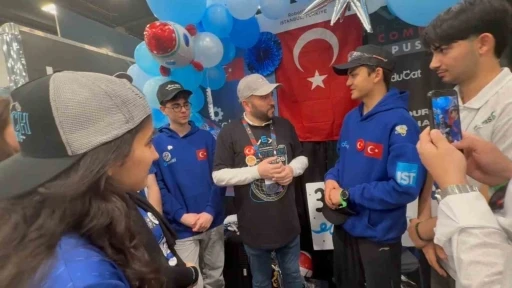 Arnavutk&ouml;yl&uuml; gen&ccedil;ler ABD&rsquo;de d&uuml;zenlenen &lsquo;D&uuml;nya Robot Şampiyonası&rsquo;nda&rsquo; &uuml;lkemizi temsil etti
