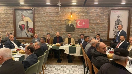 Arpa&ccedil;ay Kaymakamı Akk&ouml;z, muhtarlarla iftar sofrasında buluştu

