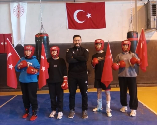 Arpalı&rsquo;dan 4 sporcu T&uuml;rkiye Boks Şampiyonası finallerine katılacak
