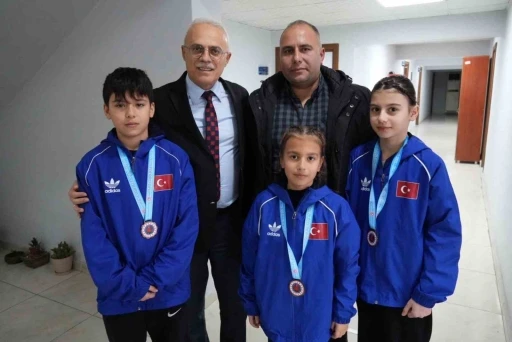 Arslant&uuml;rk başarılı sporcuları ağırladı
