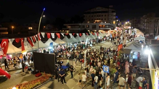 Arsuz&rsquo;da sokak şenlikleri yoğun ilgi g&ouml;rd&uuml;
