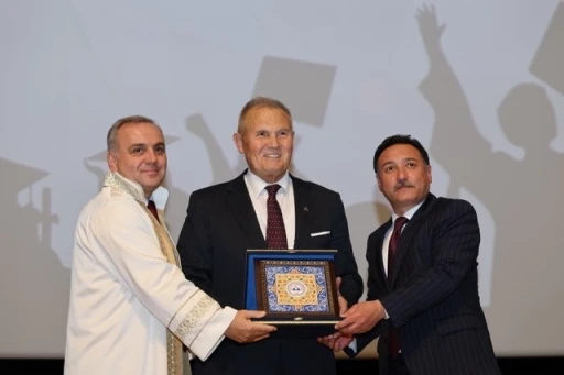Artaş Holding Y&ouml;netim Kurulu Başkanı &Ccedil;etinsaya, Erciyes &Uuml;niversitesi İletişim Fak&uuml;ltesi&rsquo;nin mezuniyet t&ouml;renine katıldı
