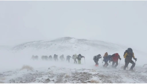 Artos Dağı&rsquo;nda tipi ve fırtına: Dağcılar geri d&ouml;nmek zorunda kaldı
