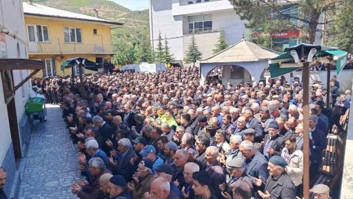Artvin&rsquo;de 4 ay sonra &ccedil;ığ altından &ccedil;ıkartılan B&uuml;lent Gezer son yolculuğuna uğurlandı
