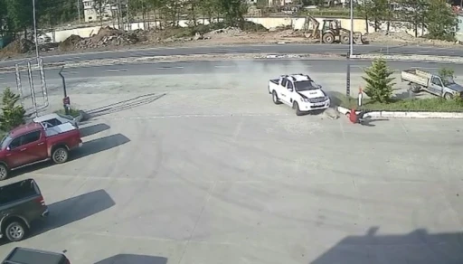 Artvin’de akaryakıt istasyonu çalışanına kamyonet çarptı
