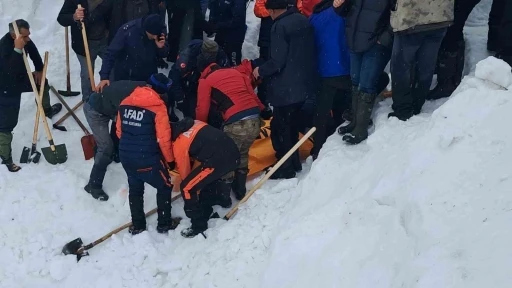 Artvin&rsquo;de &ccedil;ığ altındaki B&uuml;lent Gezer&rsquo;in cansız bedeni 4 ay sonra kar altından &ccedil;ıkarıldı
