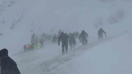 Artvin&rsquo;de &ccedil;ığ b&ouml;lgesinde arama &ccedil;alışmalarına ara verildi
