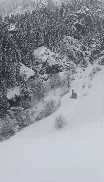 Artvin&rsquo;de kar ulaşımı vurdu: 120 k&ouml;y yolu kapalı
