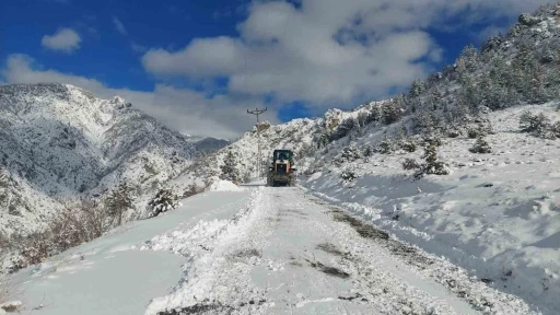 Artvin&rsquo;de kar yağışı nedeniyle 34 k&ouml;y yolu ulaşıma kapandı
