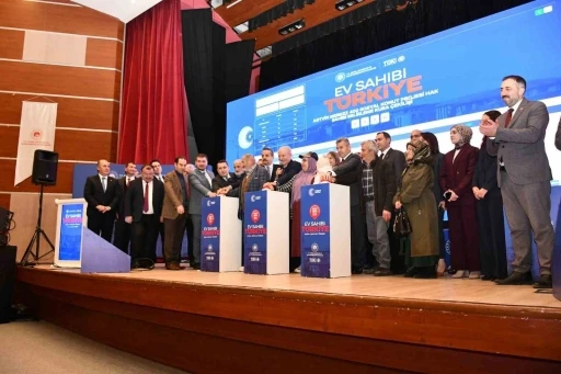 Artvin&rsquo;de TOKİ kura &ccedil;ekimiyle bin 20 konutun hak sahipleri belirlendi
