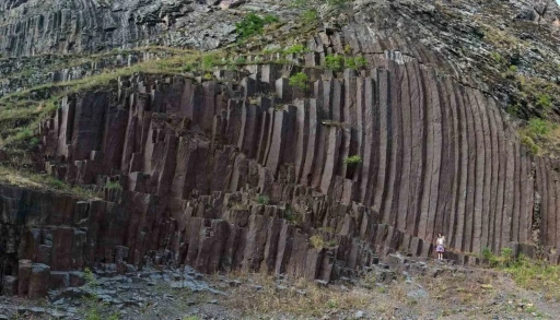 Artvin’deki bazalt kayalıkları ziyaretçi akınına uğruyor
