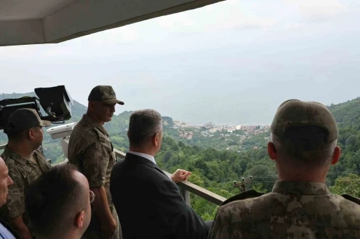 Artvin Valisi Erg&uuml;n&rsquo;den G&uuml;rcistan sınır karakollarında denetim
