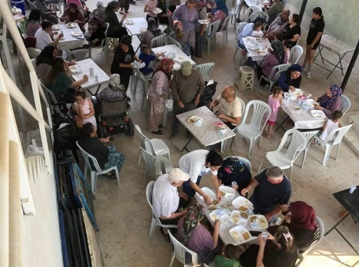 Aşağıkoçaklar Mahallesi’nde muharrem ayı ikramı
