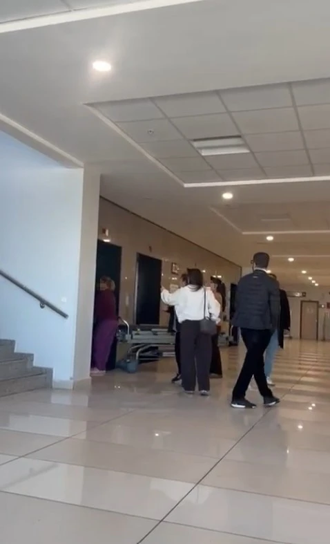 Asans&ouml;r g&ouml;revlisiyle hasta yakını arasında &rsquo;hasta asans&ouml;r&uuml;&rsquo; tartışması
