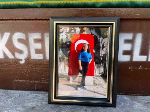 Asansörden düşen koltuğun altında kalan küçük kız son yolculuğuna uğurlandı

