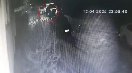 Asansörlerini yaptıkları inşaattan kombi çaldılar
