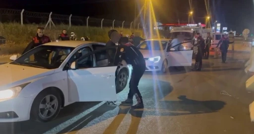 Asayiş uygulamasında ruhsatsız 4 tabanca ele geçirildi
