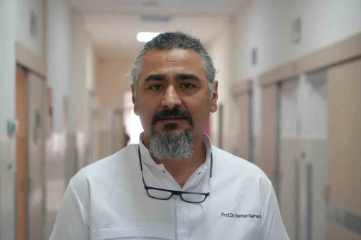 Asfalt patileri yakıyor, pisi pisi otu tehlike sa&ccedil;ıyor: Uzmanından sıcak hava uyarısı
